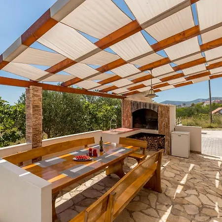 Bucije Private Pool Save 15 Percent On Split-villas Com ヴィラ