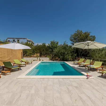 Bucije Private Pool Save 15 Percent On Split-villas Com