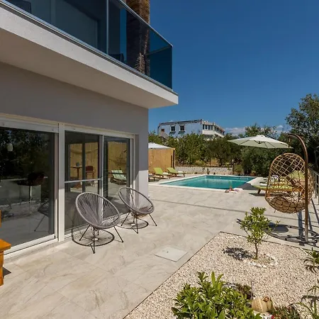 ヴィラ Bucije Private Pool Save 15 Percent On Split-villas Com *