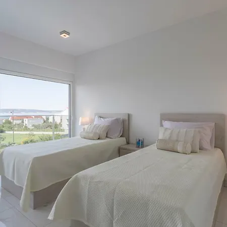 ヴィラ Bucije Private Pool Save 15 Percent On Split-villas Com