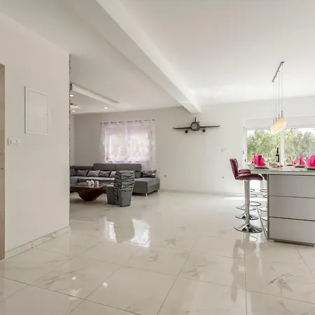 Bucije Private Pool Save 15 Percent On Split-villas Com