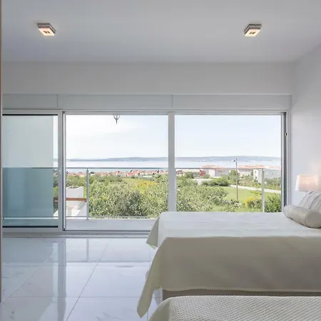 Bucije Private Pool Save 15 Percent On Split-villas Com ヴィラ Kaštela
