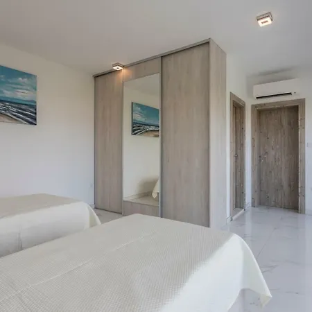 Bucije Private Pool Save 15 Percent On Split-villas Com