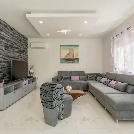 Bucije Private Pool Save 15 Percent On Split-villas Com *