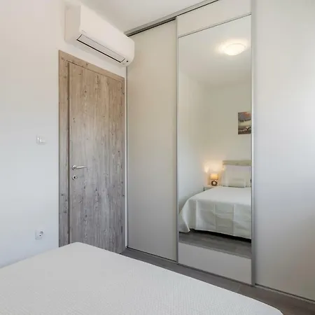 ヴィラ Bucije Private Pool Save 15 Percent On Split-villas Com Kaštela
