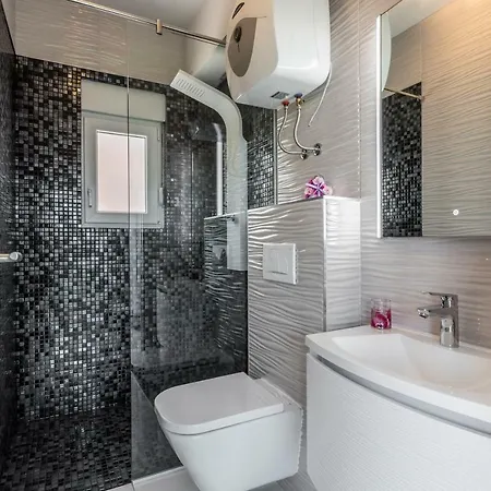 Bucije Private Pool Save 15 Percent On Split-villas Com ヴィラ Kaštela