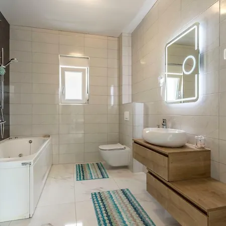 Bucije Private Pool Save 15 Percent On Split-villas Com ヴィラ