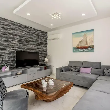 Bucije Private Pool Save 15 Percent On Split-villas Com