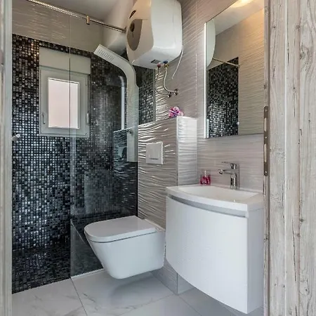 ヴィラ Bucije Private Pool Save 15 Percent On Split-villas Com