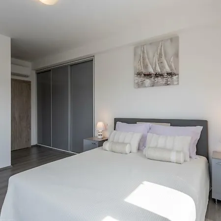 Bucije Private Pool Save 15 Percent On Split-villas Com ヴィラ *
